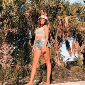 Meet your Posher, Abby